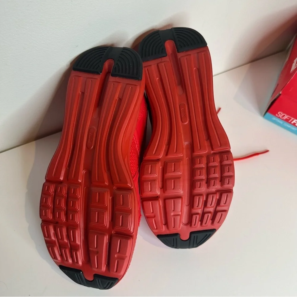 NWT  Puma Kids Softride Enzo NXT High Risk Red Youth Sneakers size 4C - Picture 6 of 12